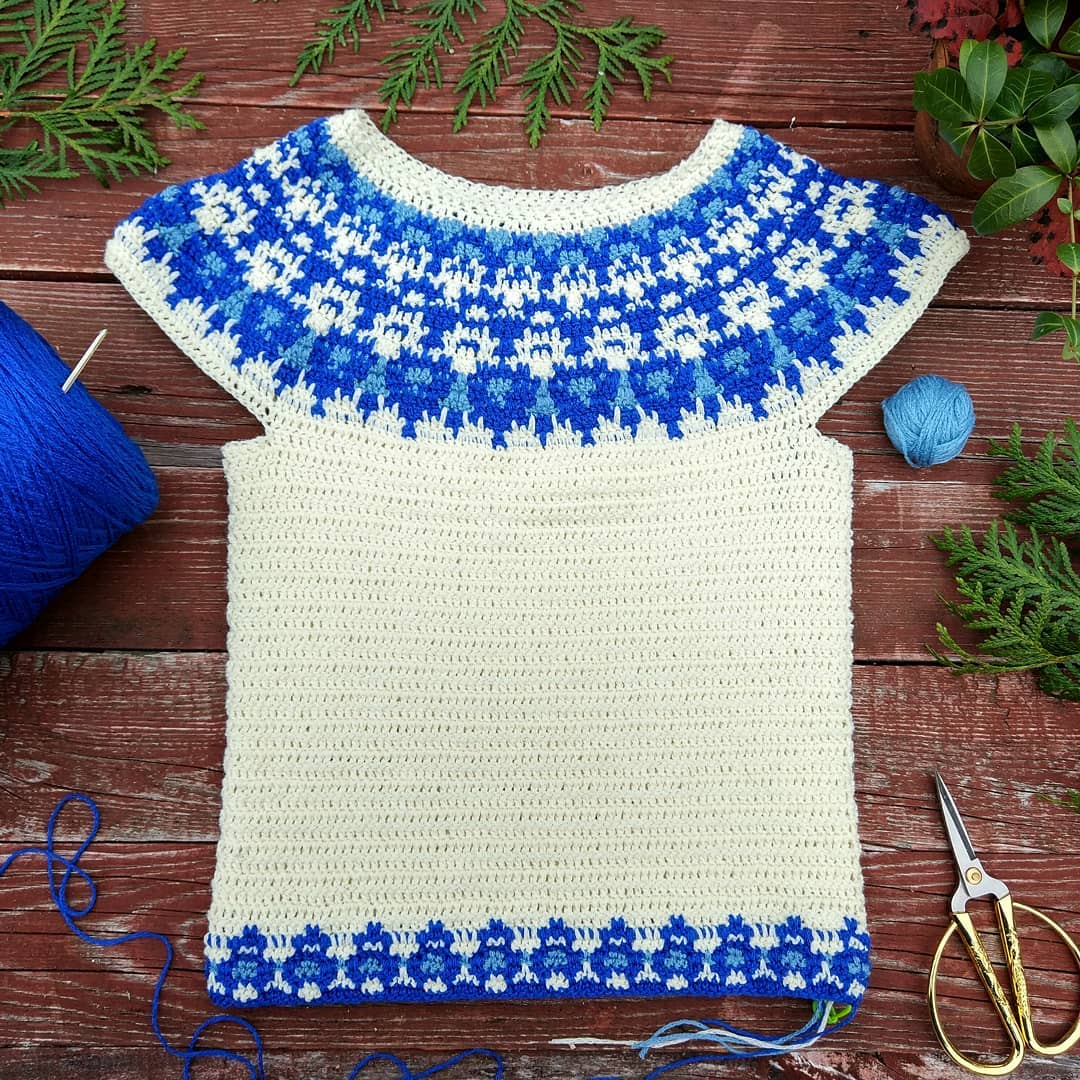 How to embroider in a sweater apronbasket