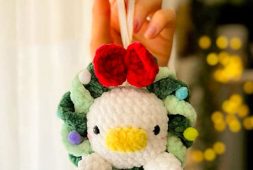 crochet-duck-christmas-wreath-free-pattern