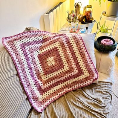 crochet-granny-square-baby-blanket-free-pattern
