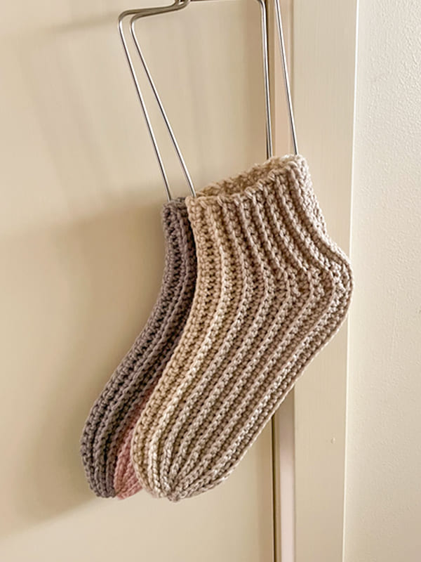 Quick Crochet Slipper Socks For Adults - Free Pattern