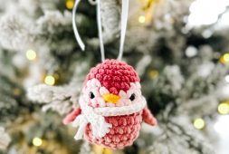 free-penguin-crochet-christmas-ornament-pattern