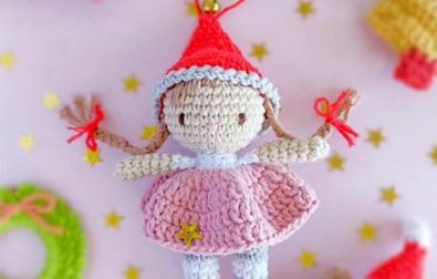 little-christmas-elf-crochet-keychain-free-amigurumi-pattern