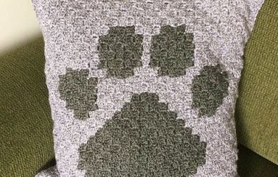 cat-paw-crochet-heart-pillow-free-pattern