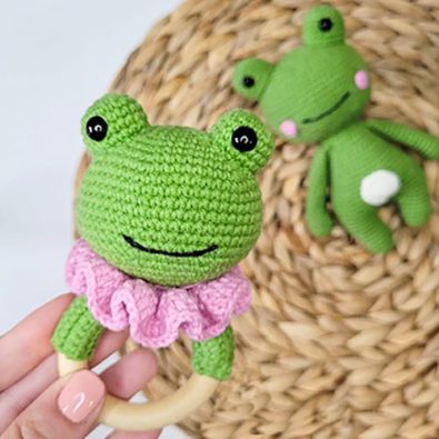 crochet-frog-baby-rattle-free-pdf-pattern