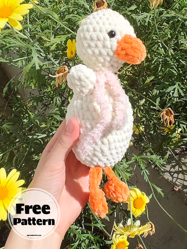 Free crochet duck pattern (2)