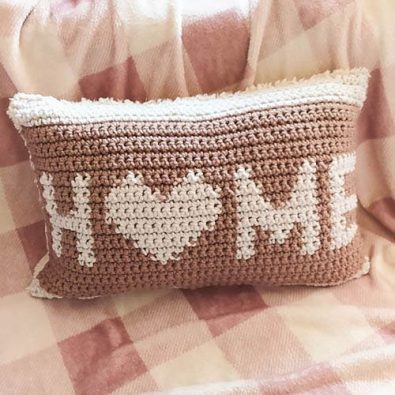 heart-pillow-free-crochet-pattern-for-valentines-day
