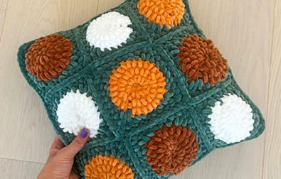 polka-dot-free-crochet-pillow-pattern