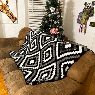 square-easy-bulky-crochet-blanket-free-pattern