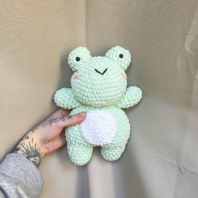 plush-crochet-frog-free-amigurumi-pdf-pattern
