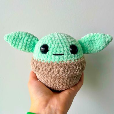 free-amigurumi-baby-yoda-crochet-pattern