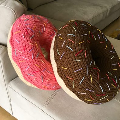 chocolate-and-strawberry-free-crochet-donut-pillow-pattern
