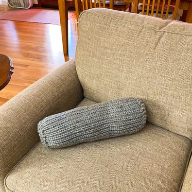 cute-cylinder-crochet-pillow-free-pattern