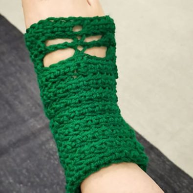dragonfly-pattern-free-crochet-yoga-socks