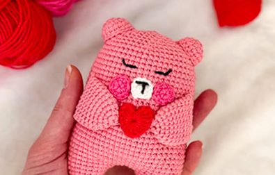 free-crochet-valentines-teddy-bear-pattern