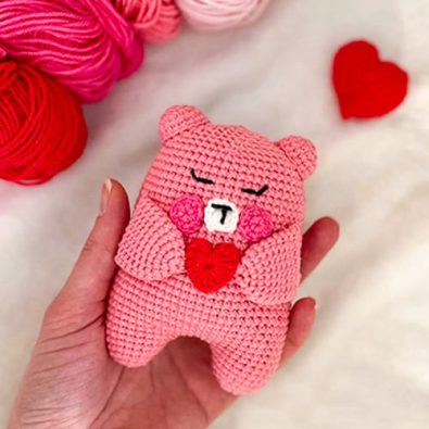 free-crochet-valentines-teddy-bear-pattern