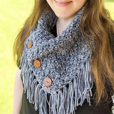 free-easy-buttoned-crochet-cowl-pattern