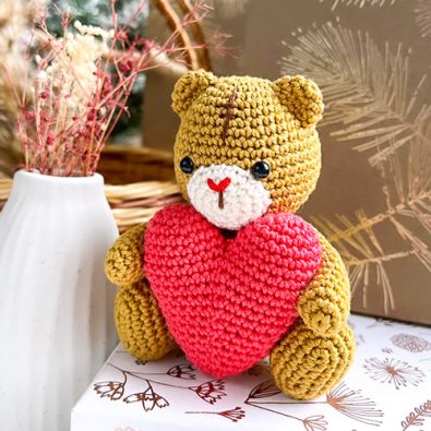 free-valentines-crochet-teddy-bear-pattern