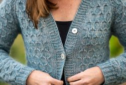 mermaid-cable-knit-v-neck-cardigan-free-pattern