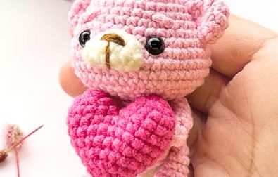 valentines-day-free-crochet-bear-keychain-pdf-pattern