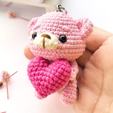 valentines-day-free-crochet-bear-keychain-pdf-pattern