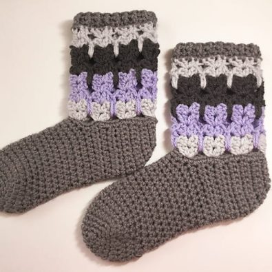 with-cat-sock-crochet-heart-pattern-free