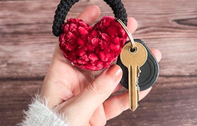 crochet-heart-keychain-free-pattern