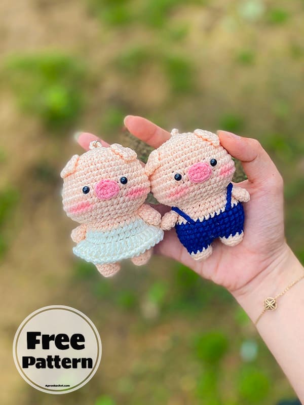 Free Crochet Pig Keychain PDF pattern (2)