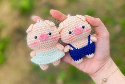 free-crochet-pig-keychain-pdf-pattern