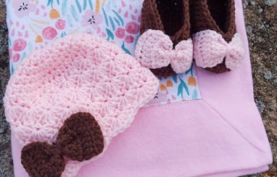 bow-tie-pattern-crochet-baby-booties-0-3-months-free