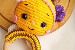 crochet-bee-rattle-amigurumi-free-pdf-pattern