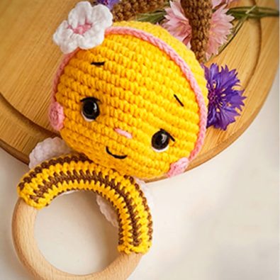 crochet-bee-rattle-amigurumi-free-pdf-pattern