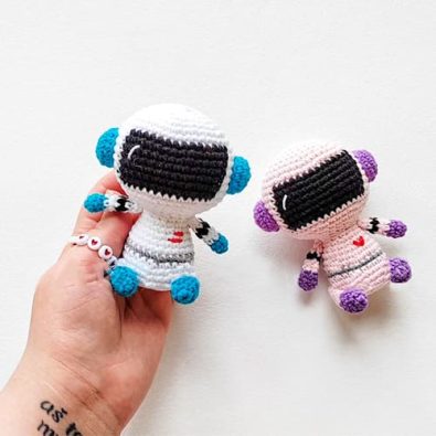 crochet-mini-astronaut-amigurumi-doll-free-pattern-pdf
