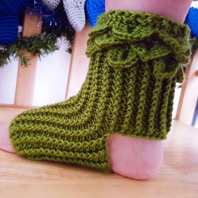dragon-scales-crochet-yoga-socks-pattern-free