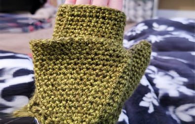 free-crochet-pattern-for-fingerless-gloves-with-flap