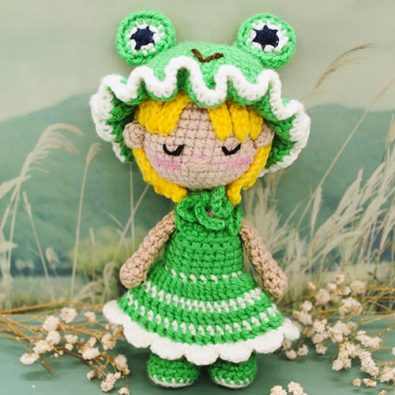 mini-crochet-doll-with-frog-hat-amigurumi-free-pdf-pattern