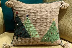 modern-free-christmas-tree-pillow-crochet-pattern