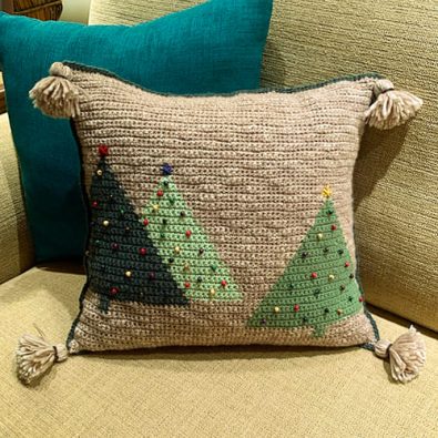 modern-free-christmas-tree-pillow-crochet-pattern