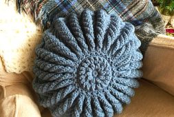 pleated-free-crochet-pillow-pattern-easy