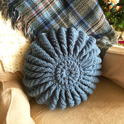 pleated-free-crochet-pillow-pattern-easy
