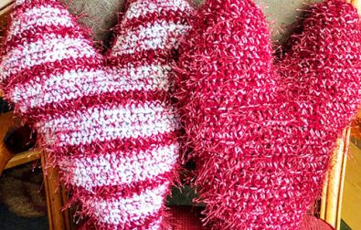 small-crochet-heart-pillow-pattern-free