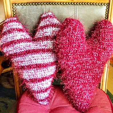 small-crochet-heart-pillow-pattern-free
