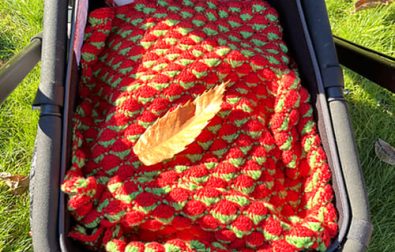 strawberry-no-holes-crochet-baby-blanket-free-pattern