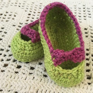 little-bow-tie-free-crochet-pattern-baby-booties