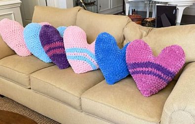 plush-free-crochet-a-heart-pillow-pattern