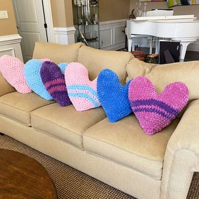 plush-free-crochet-a-heart-pillow-pattern