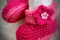 tiny-baby-booties-crochet-free-pattern