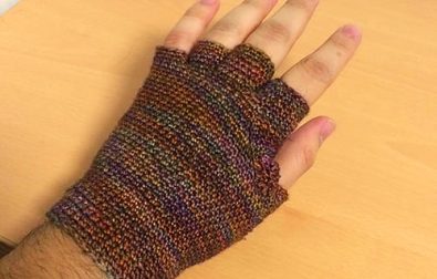 women-and-men-crochet-half-finger-gloves-free-pattern
