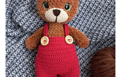 baby-crochet-teddy-bear-with-overalls-free-amigurumi-pattern