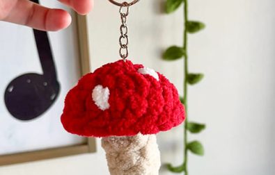 crochet-mushroom-keychain-free-pattern