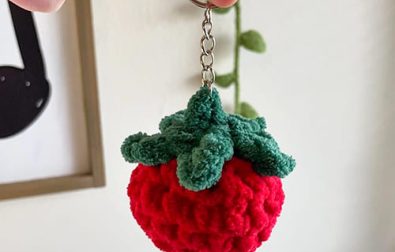fast-and-easy-tomato-crochet-keychain-free-pattern